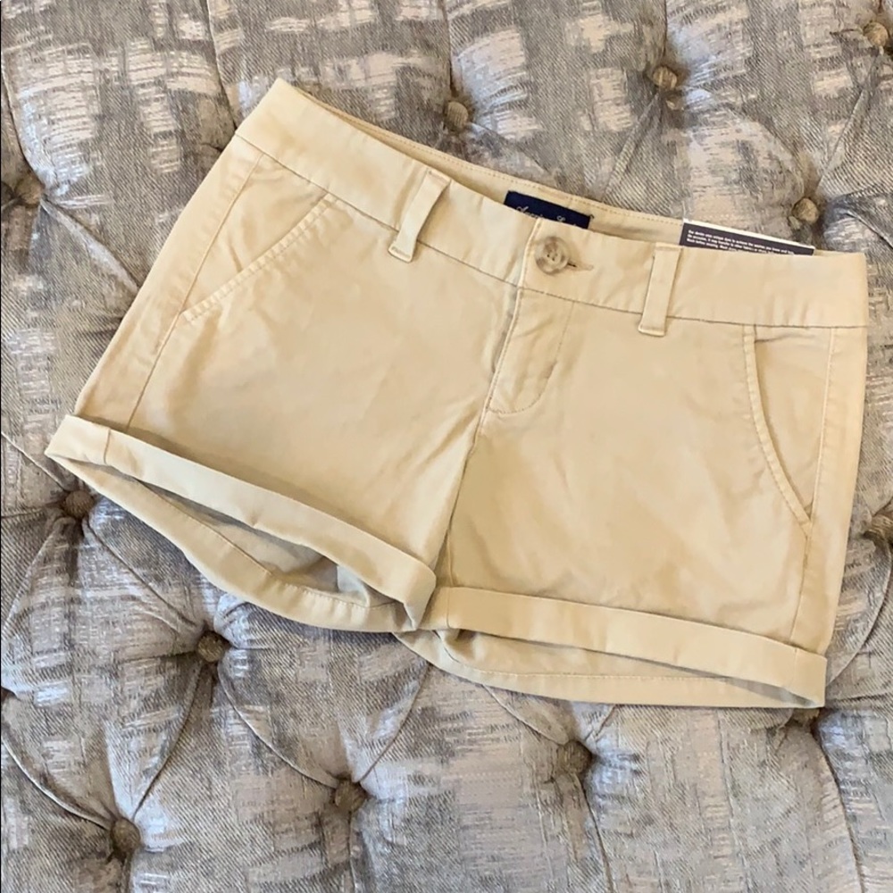 NWOT AMERICAN EAGLE KHAKI SHORTS